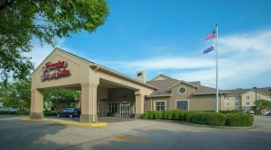 Hampton Inn Elmwood